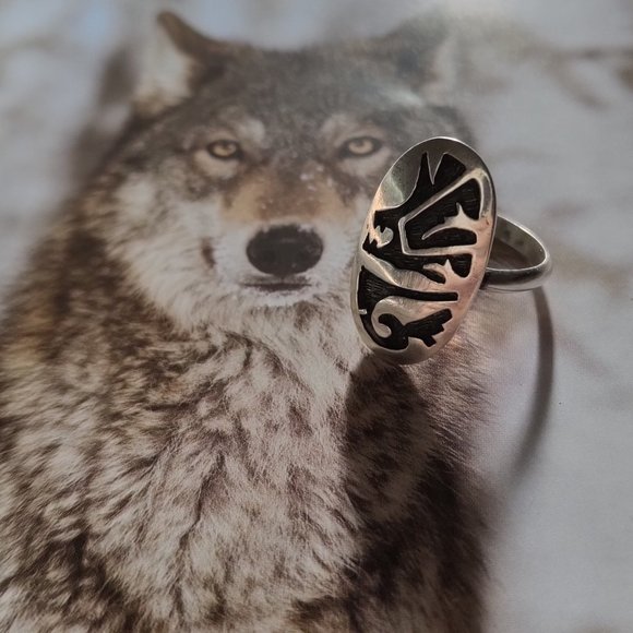 Native Hopi Wolf Sterling Ring - Picture 5 of 8